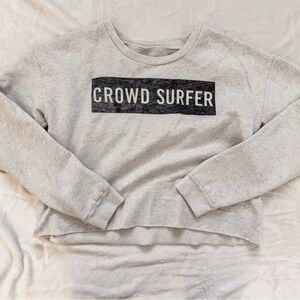 hollister graphic pull over tee size large